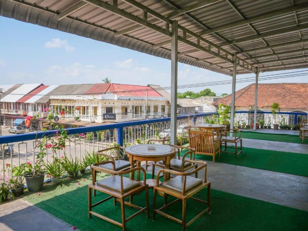 Kfg Guesthouse Thakhek Esterno foto