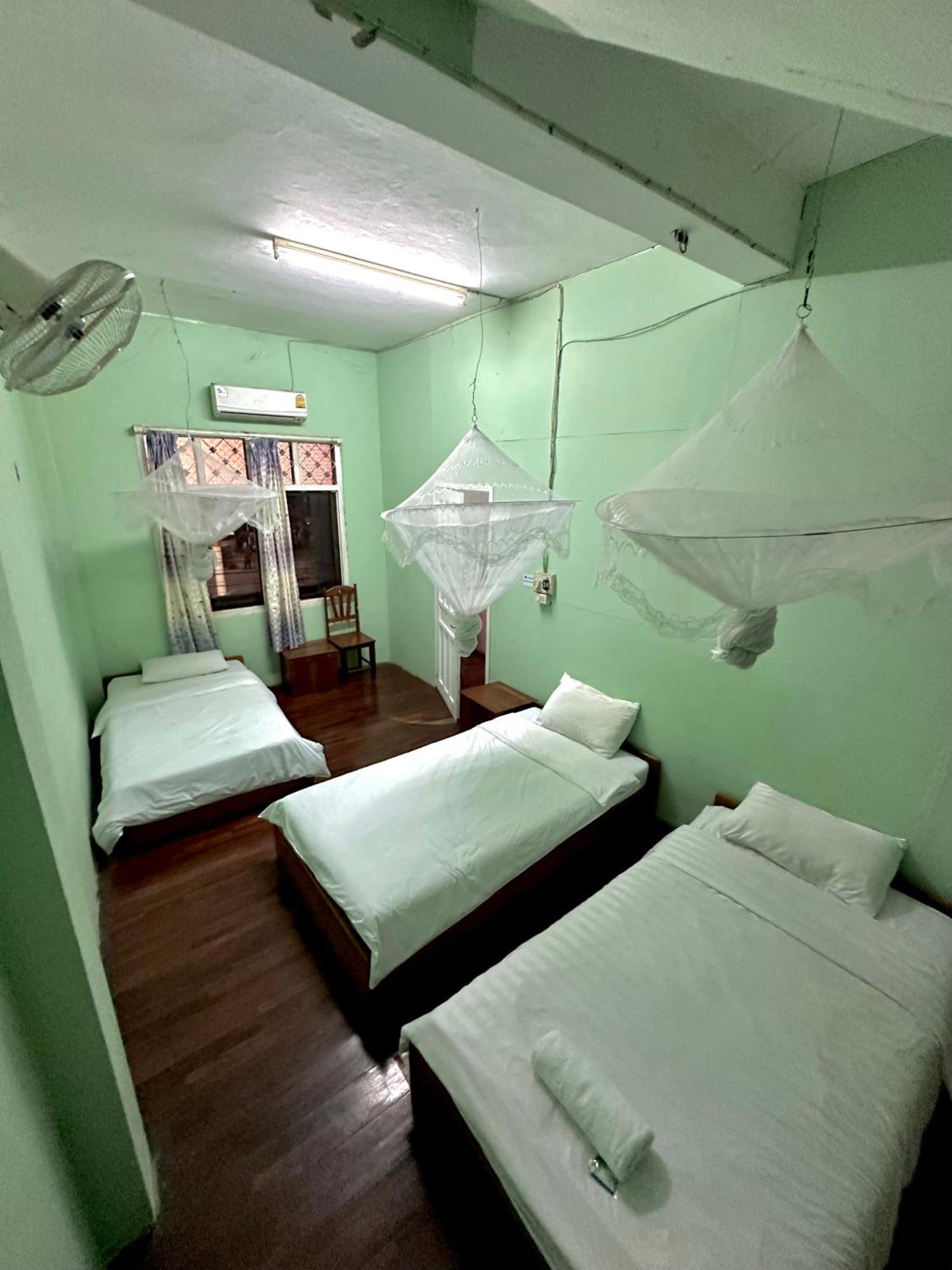 Kfg Guesthouse Thakhek Esterno foto