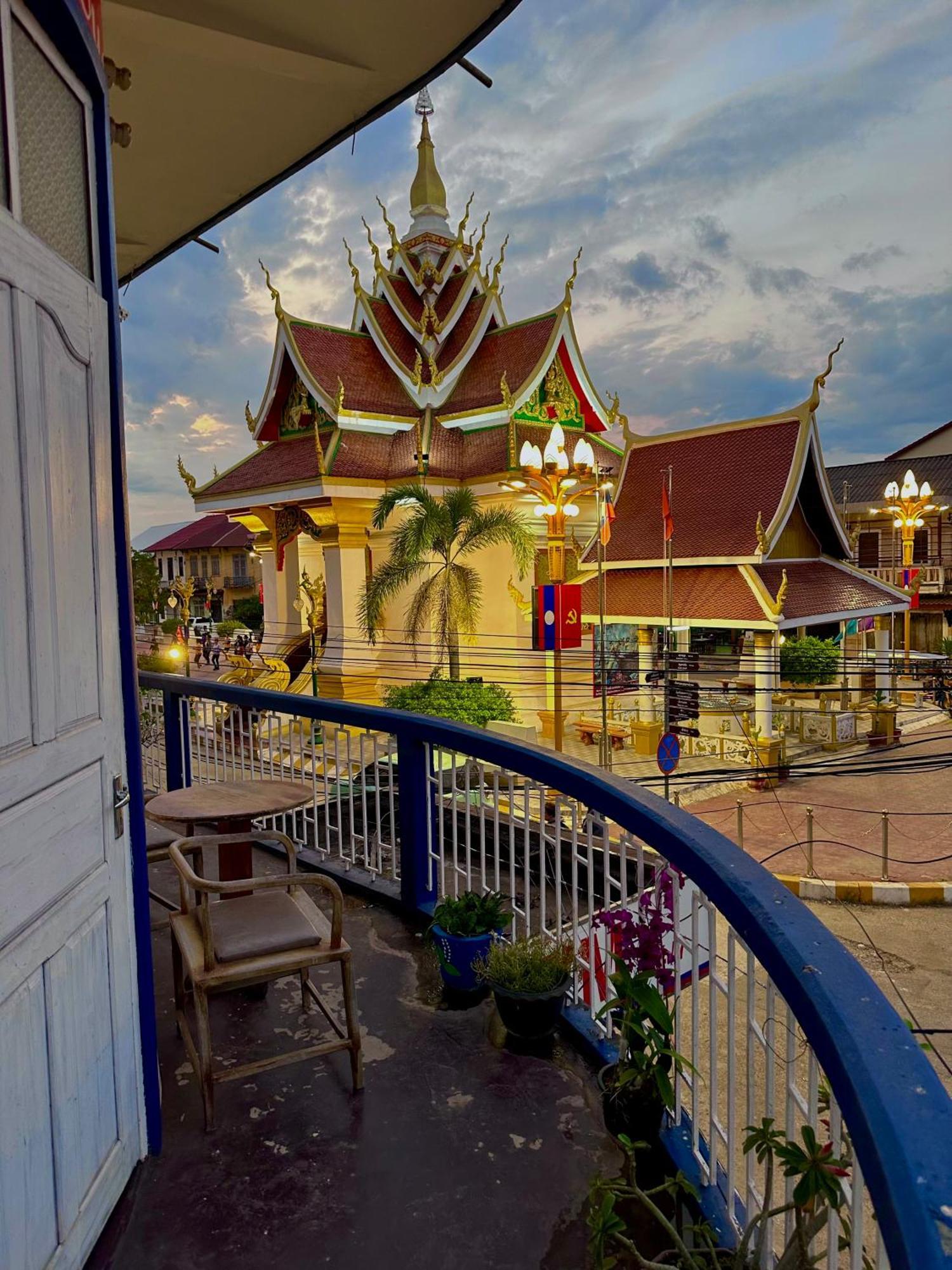 Kfg Guesthouse Thakhek Esterno foto