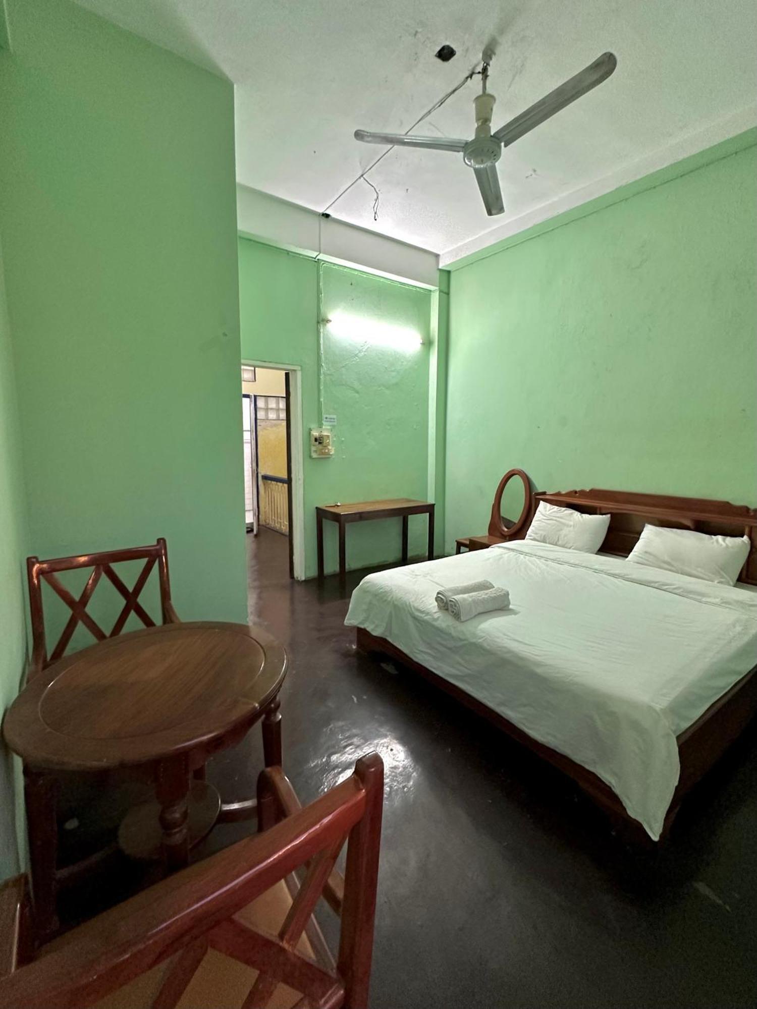 Kfg Guesthouse Thakhek Esterno foto